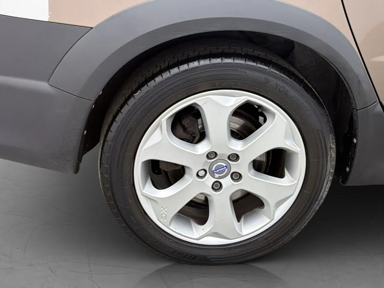 Vehicle image 30