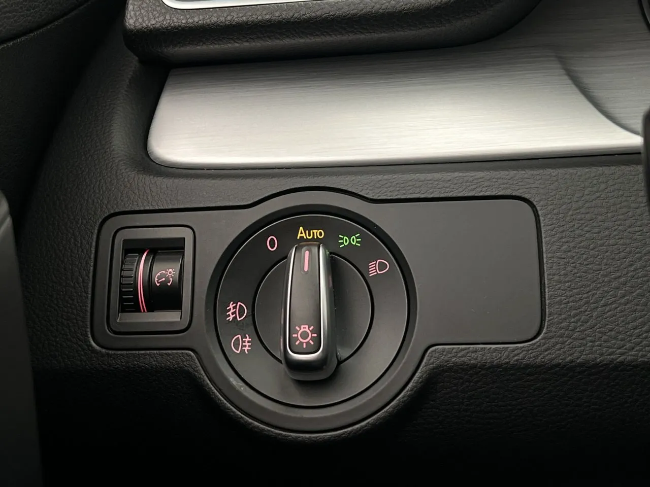 Vehicle image 28