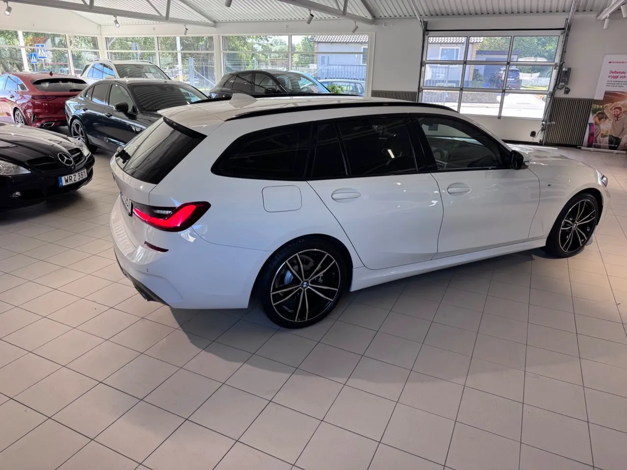 Vehicle image 21