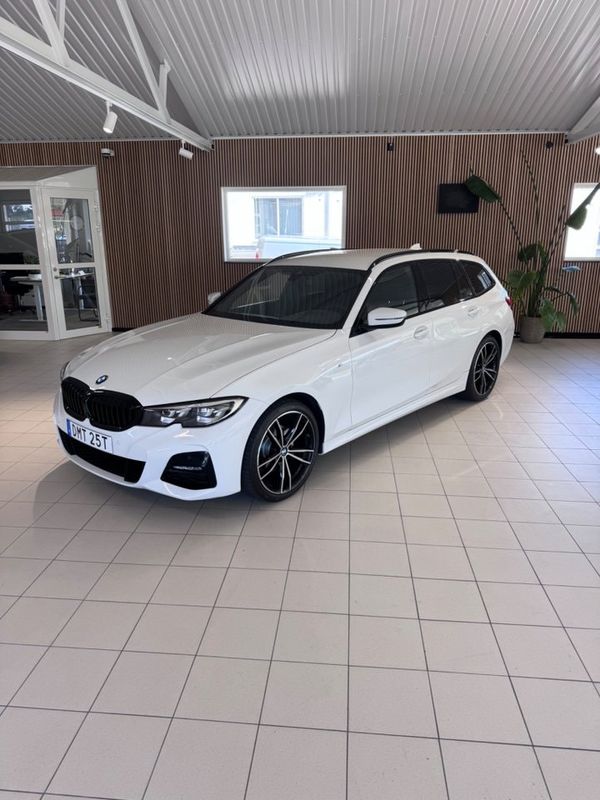 BMW 320 D xDrive Touring M-Sport / 19" hjul - 2021