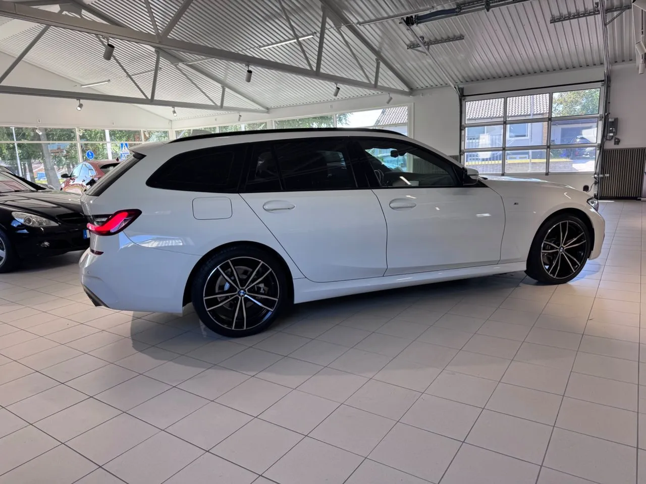Vehicle image 13