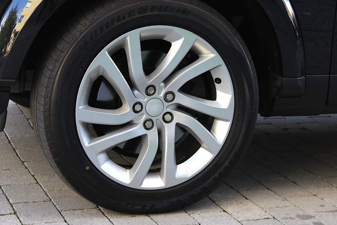 Vehicle image 16