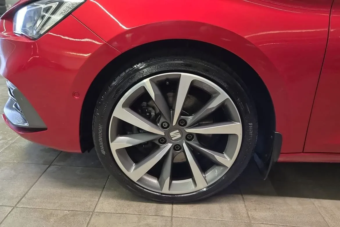 Vehicle image 16