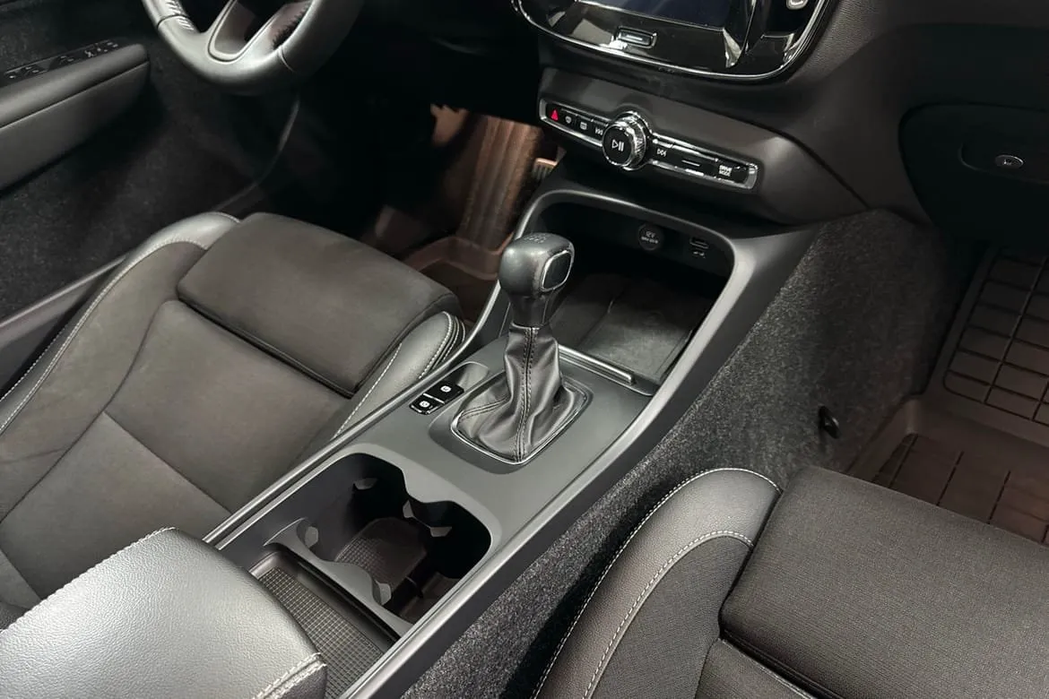 Vehicle image 18
