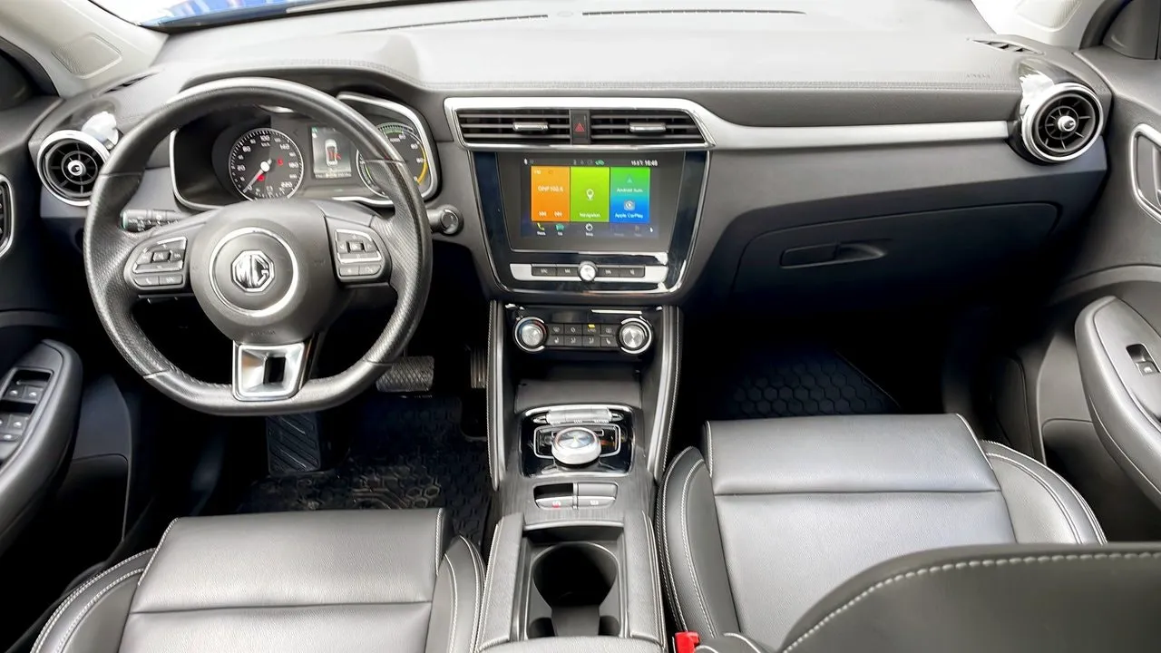 Vehicle image 3