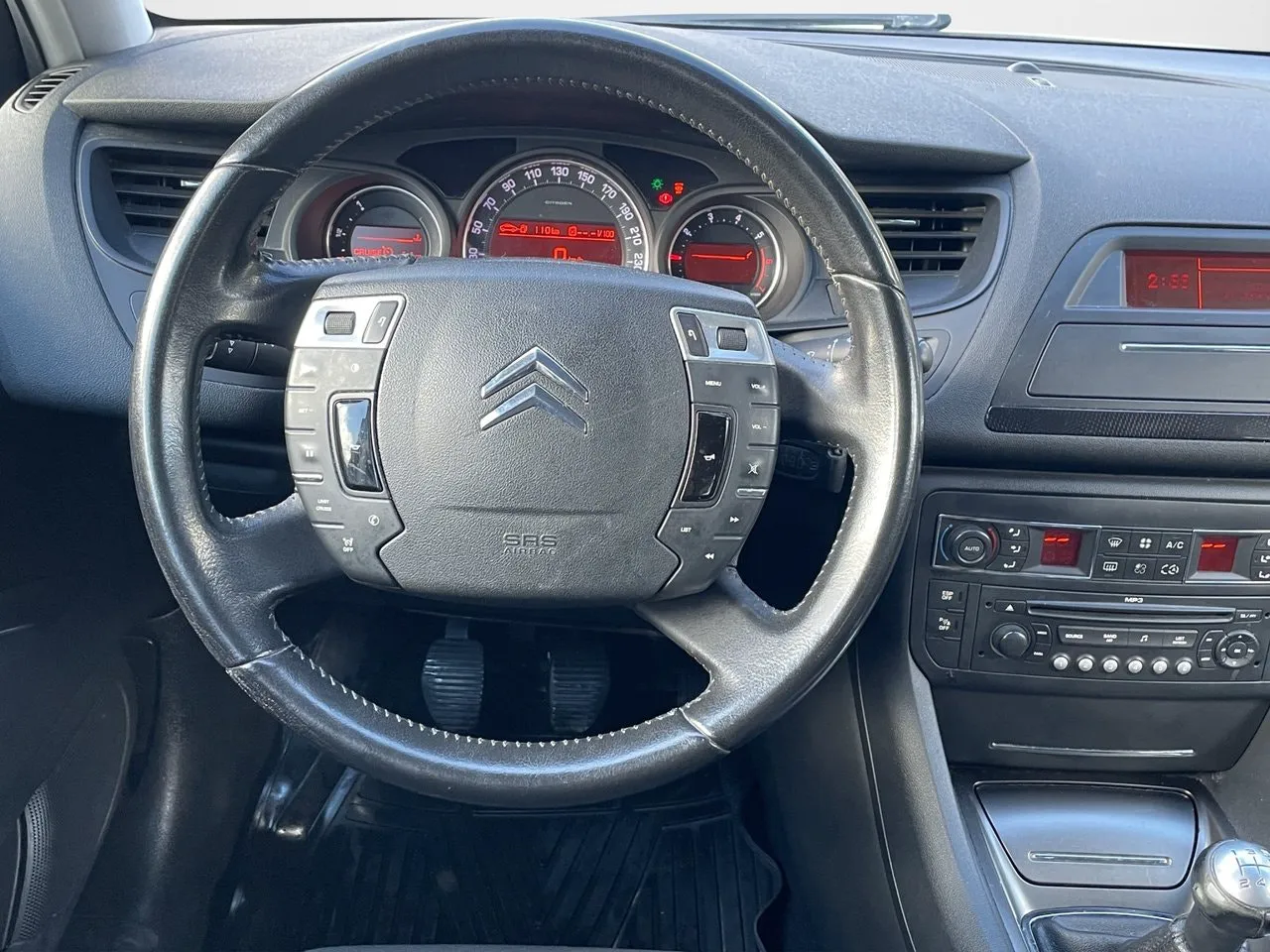 Vehicle image 9