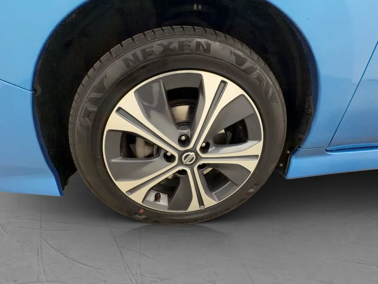 Vehicle image 27
