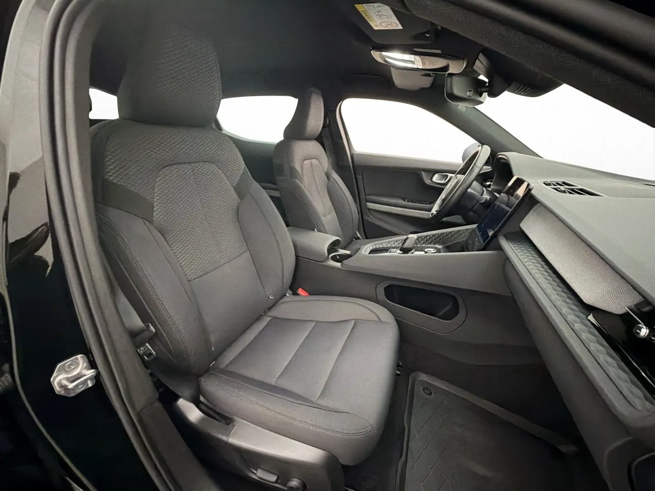 Vehicle image 28