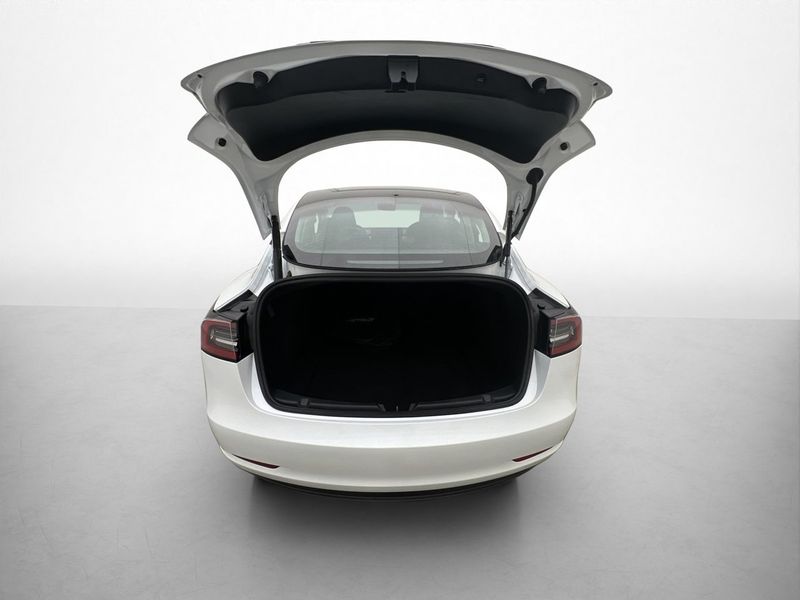 Tesla Model 3 bild 28