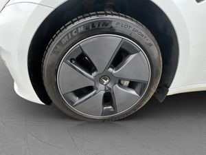 Tesla Model 3 bild 31
