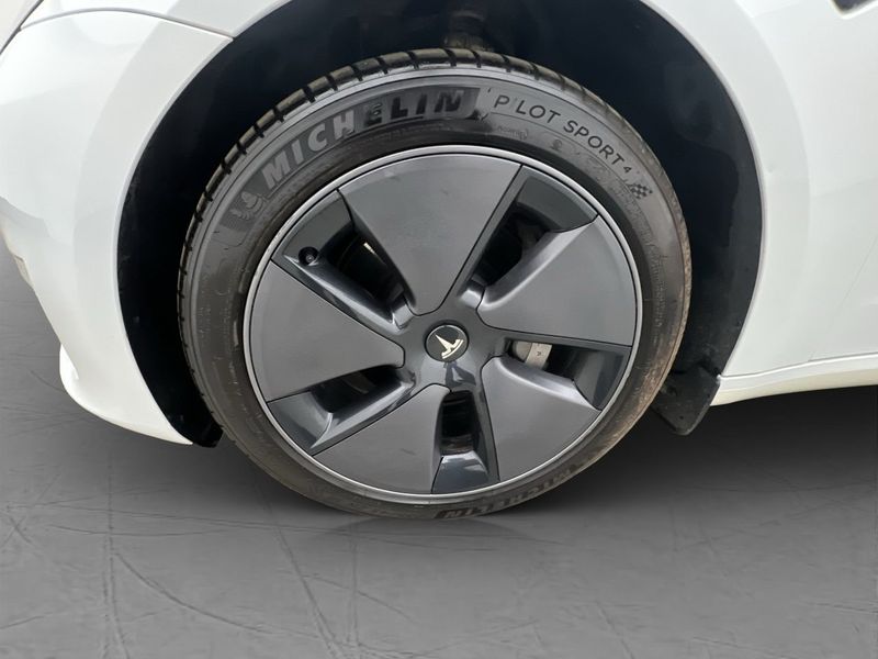 Tesla Model 3 bild 31