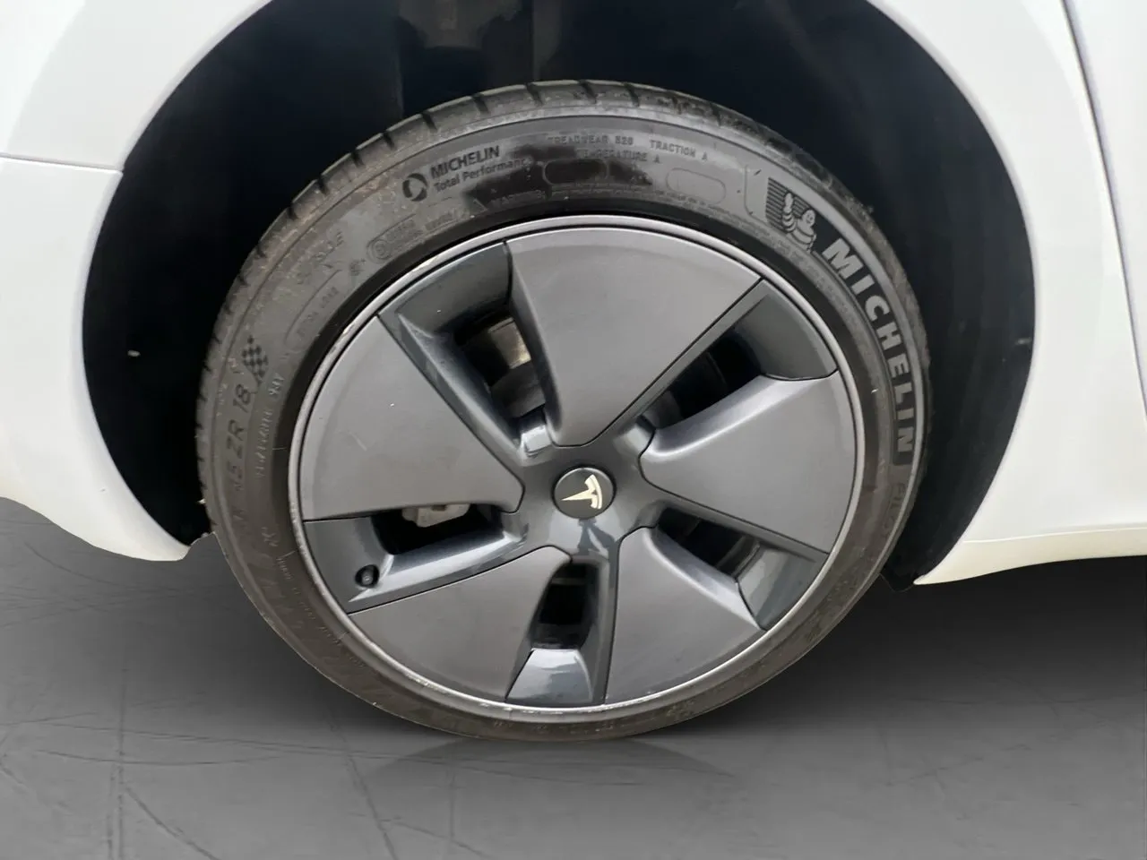 Vehicle image 32