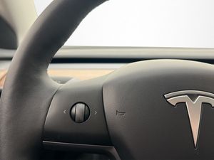 Tesla Model 3 bild 14