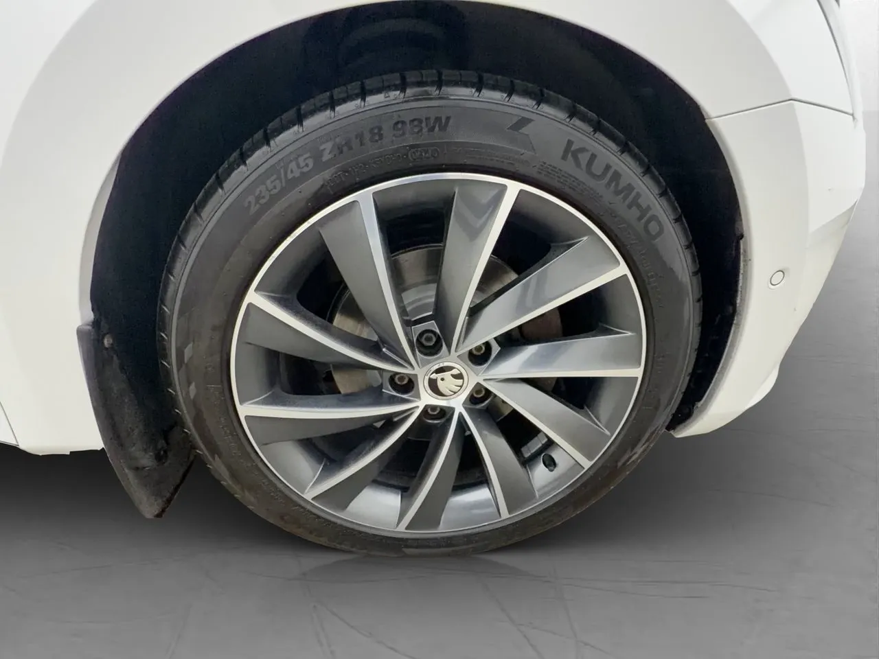 Vehicle image 32
