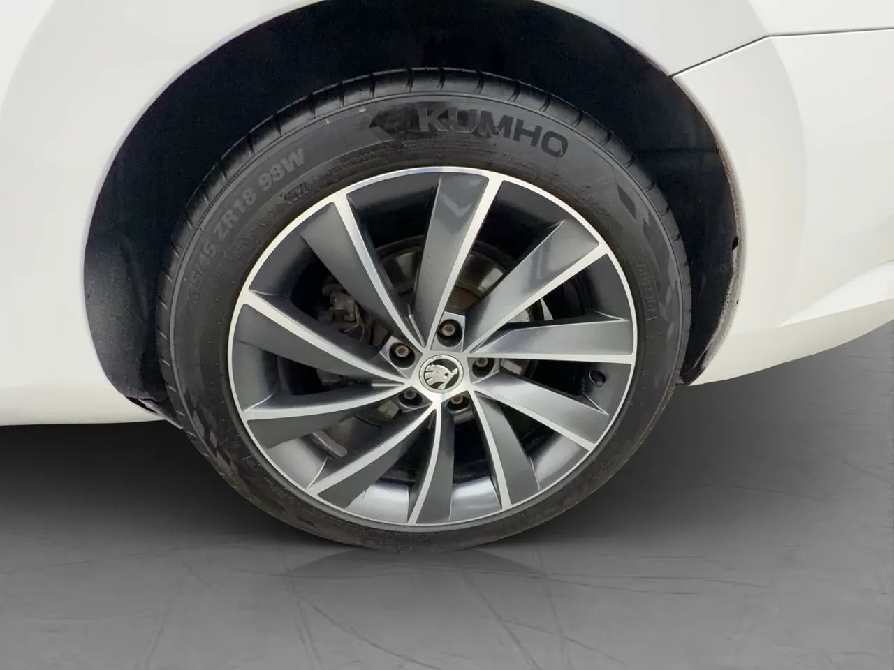 Vehicle image 30