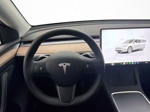 Tesla Model Y bild 13