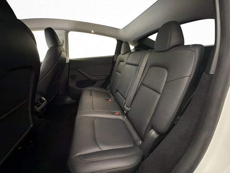 Tesla Model Y bild 18