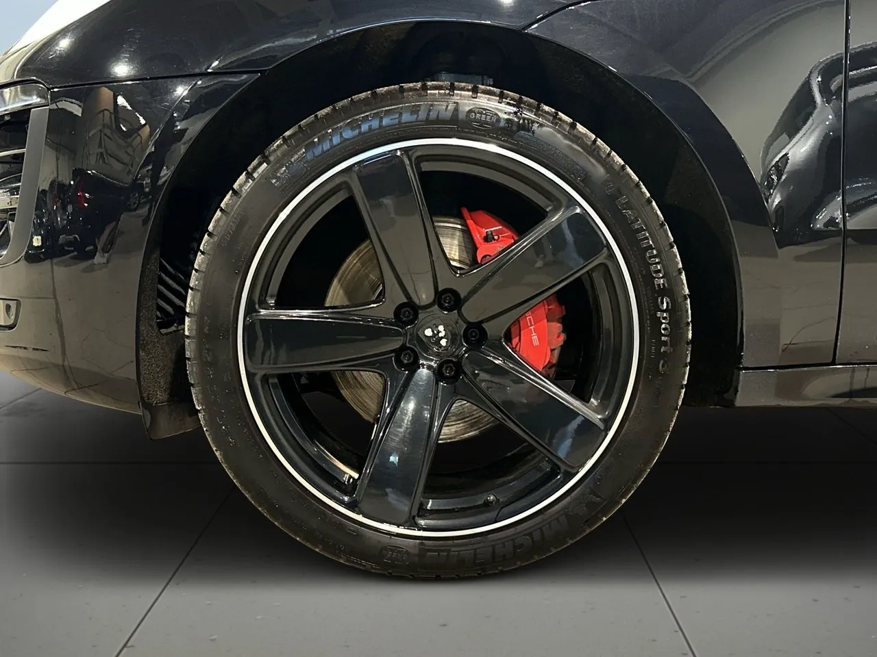 Vehicle image 13