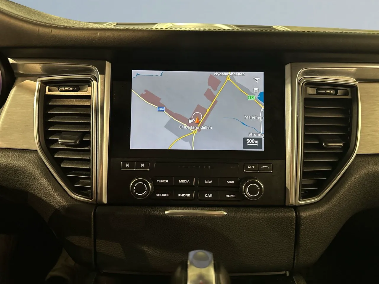 Vehicle image 14