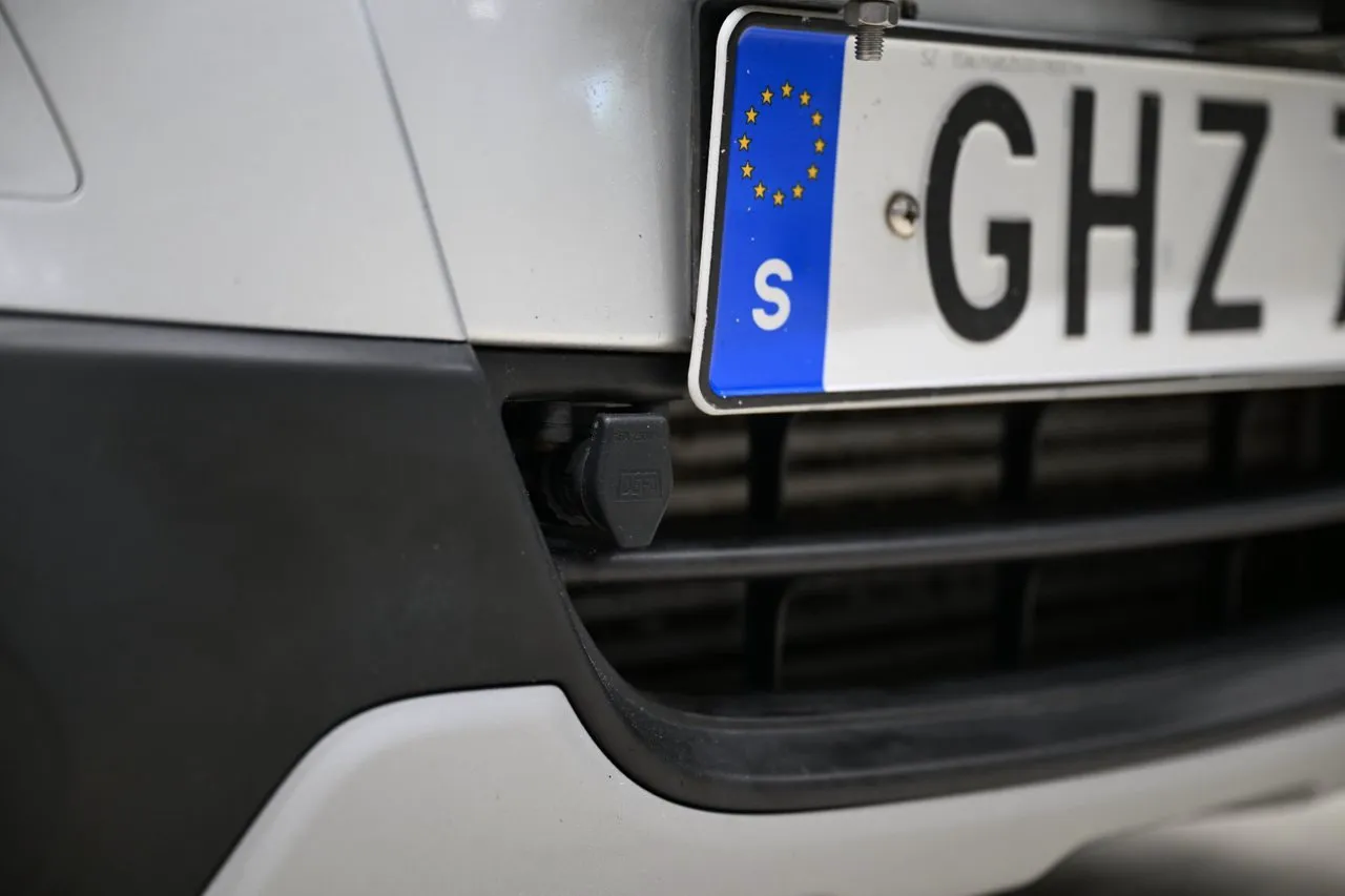 Vehicle image 9