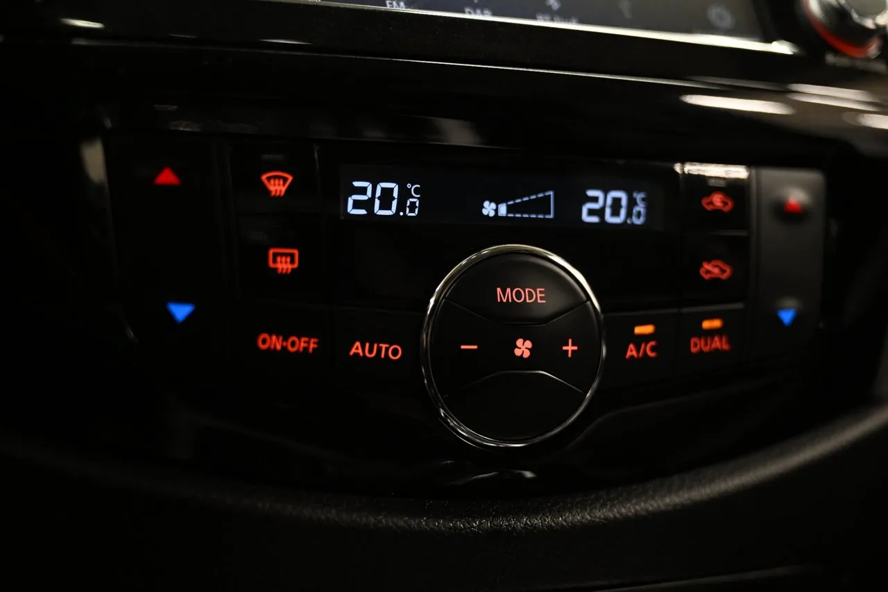 Vehicle image 28