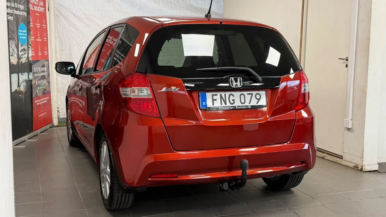 Vehicle image 6