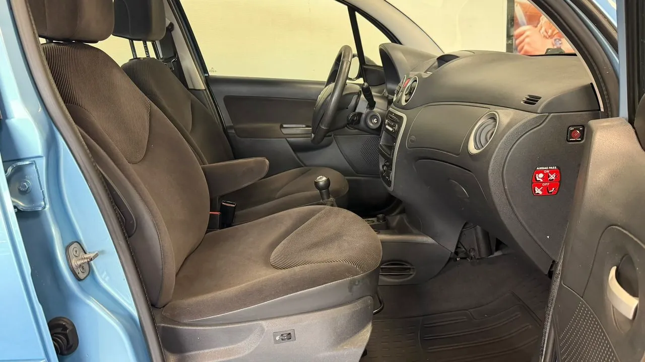 Vehicle image 8