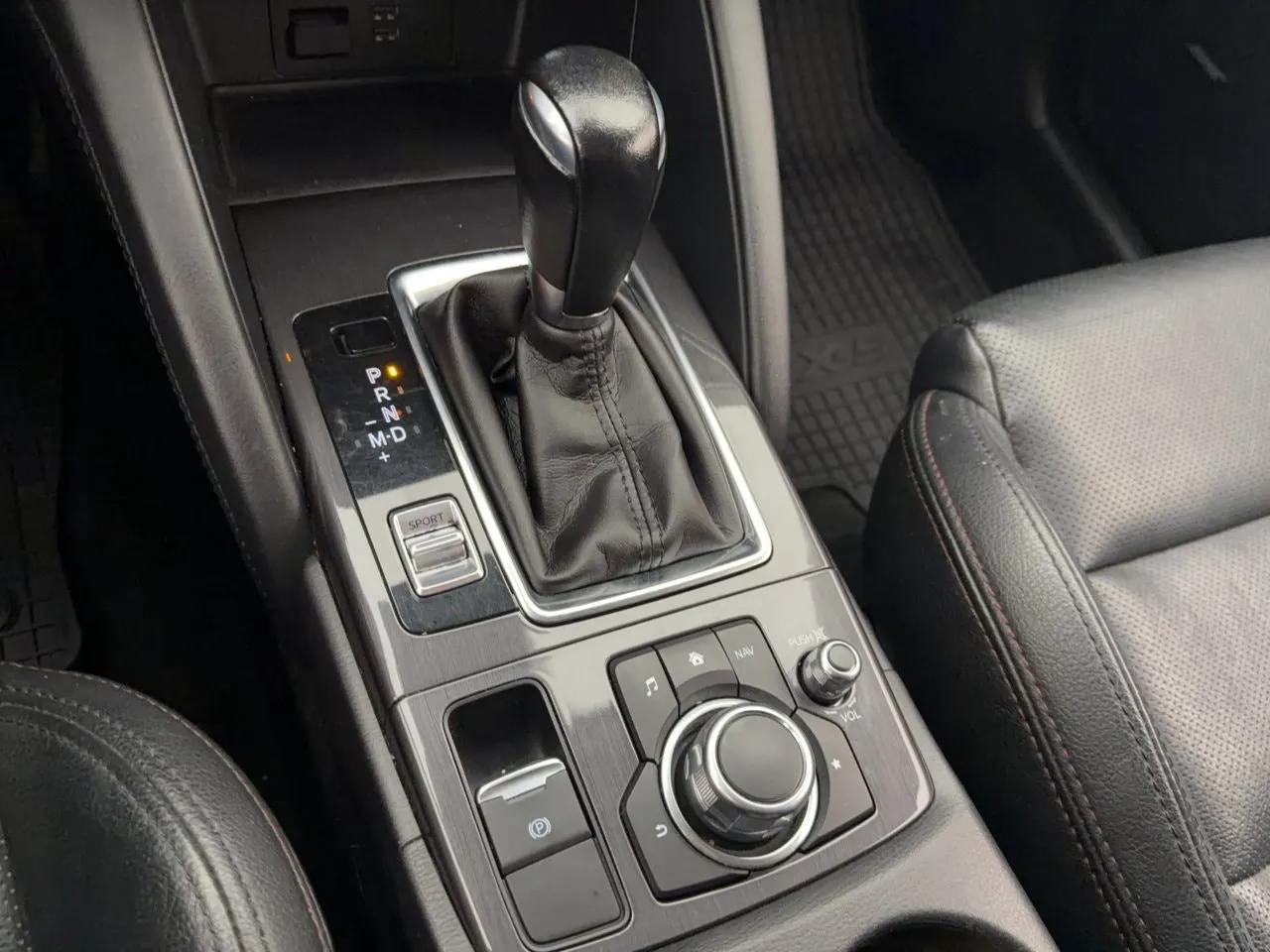Vehicle image 27