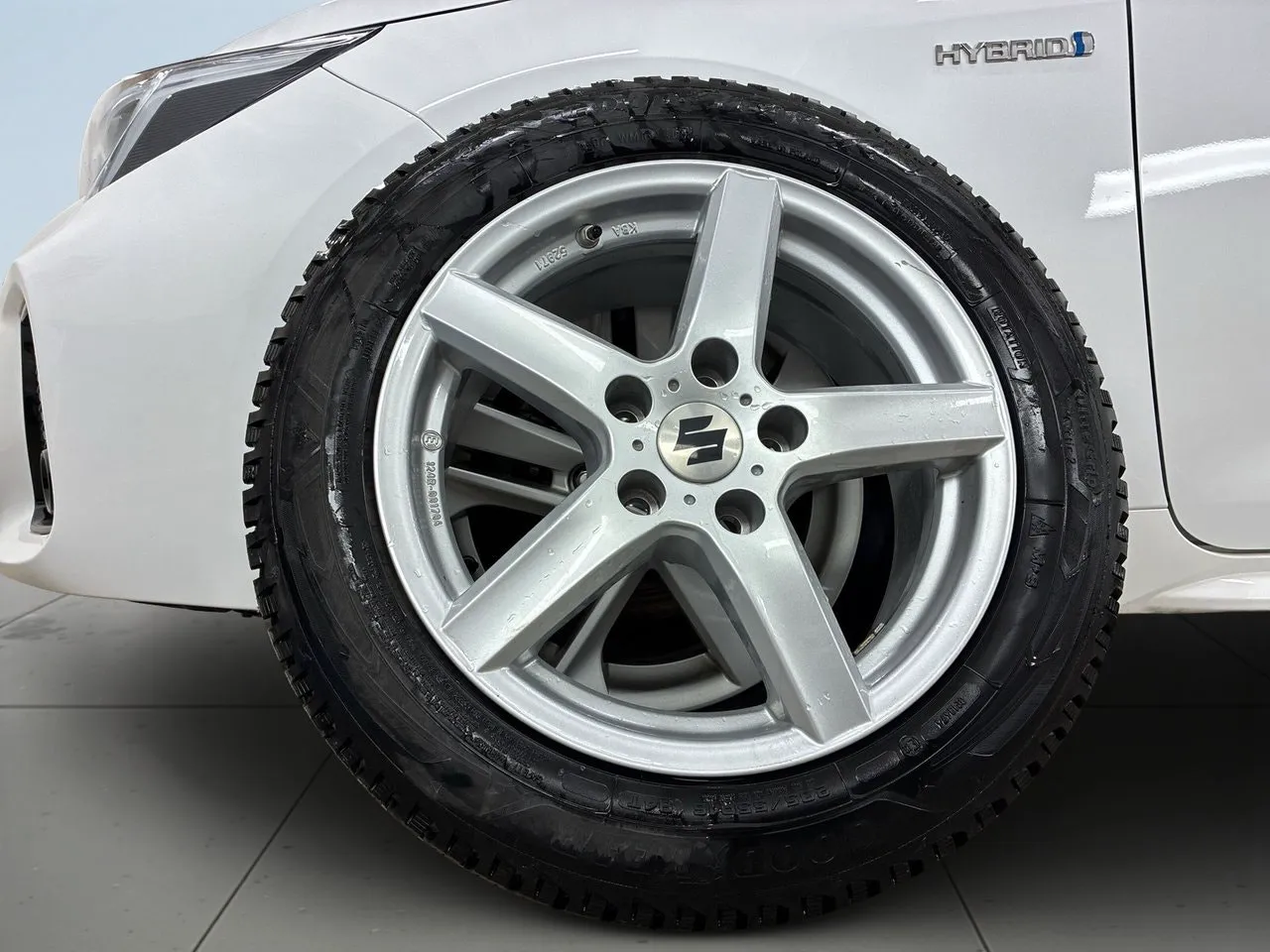 Vehicle image 13