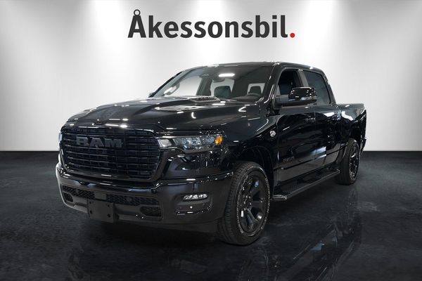RAM 1500 Laramie SPORT CREW CAB 4X4 V8 HEMI omg lev - 2026