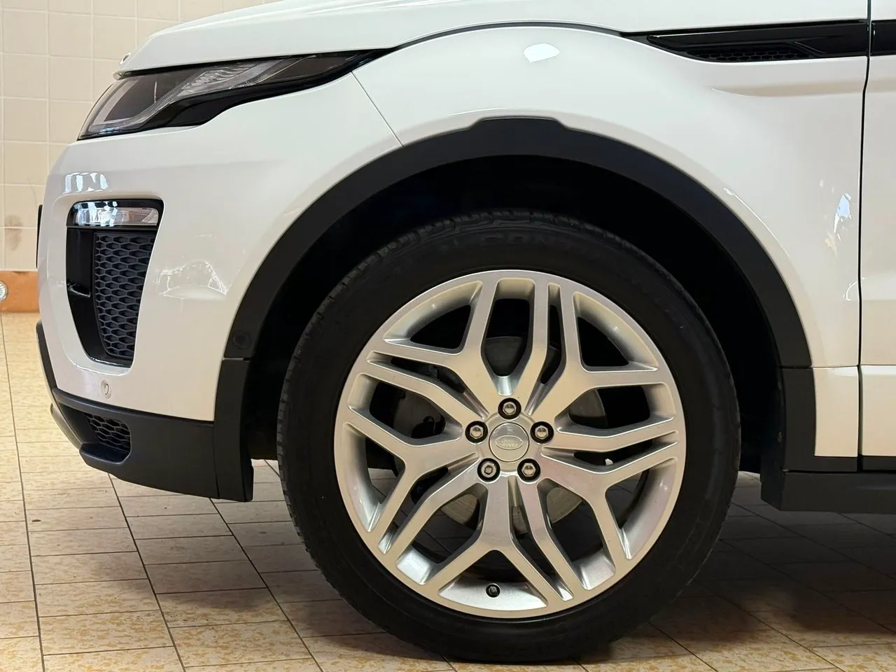 Vehicle image 11