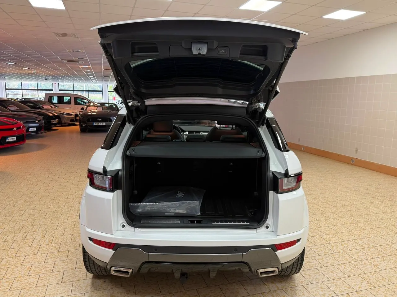 Vehicle image 10