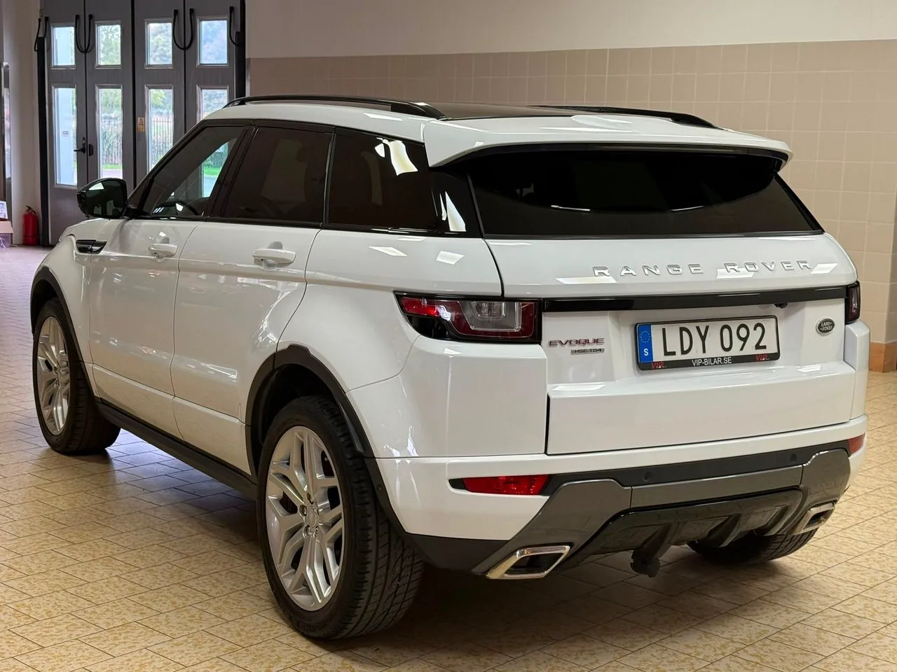 Vehicle image 4