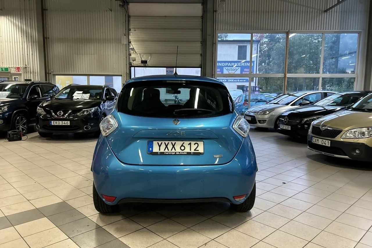 Vehicle image 8