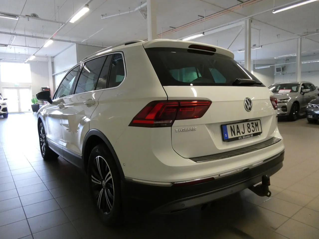 Vehicle image 9