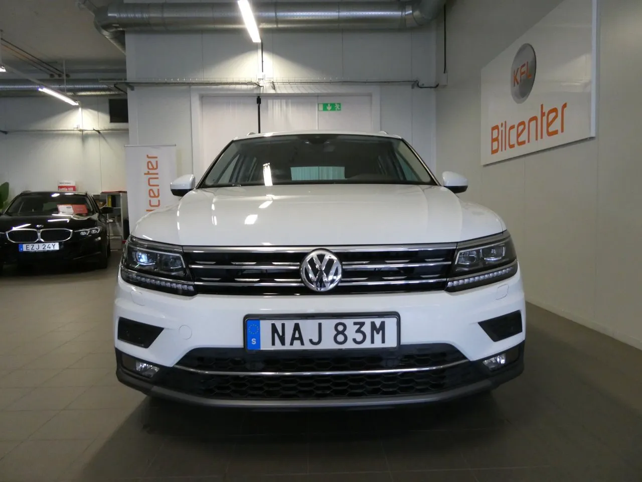 Vehicle image 14