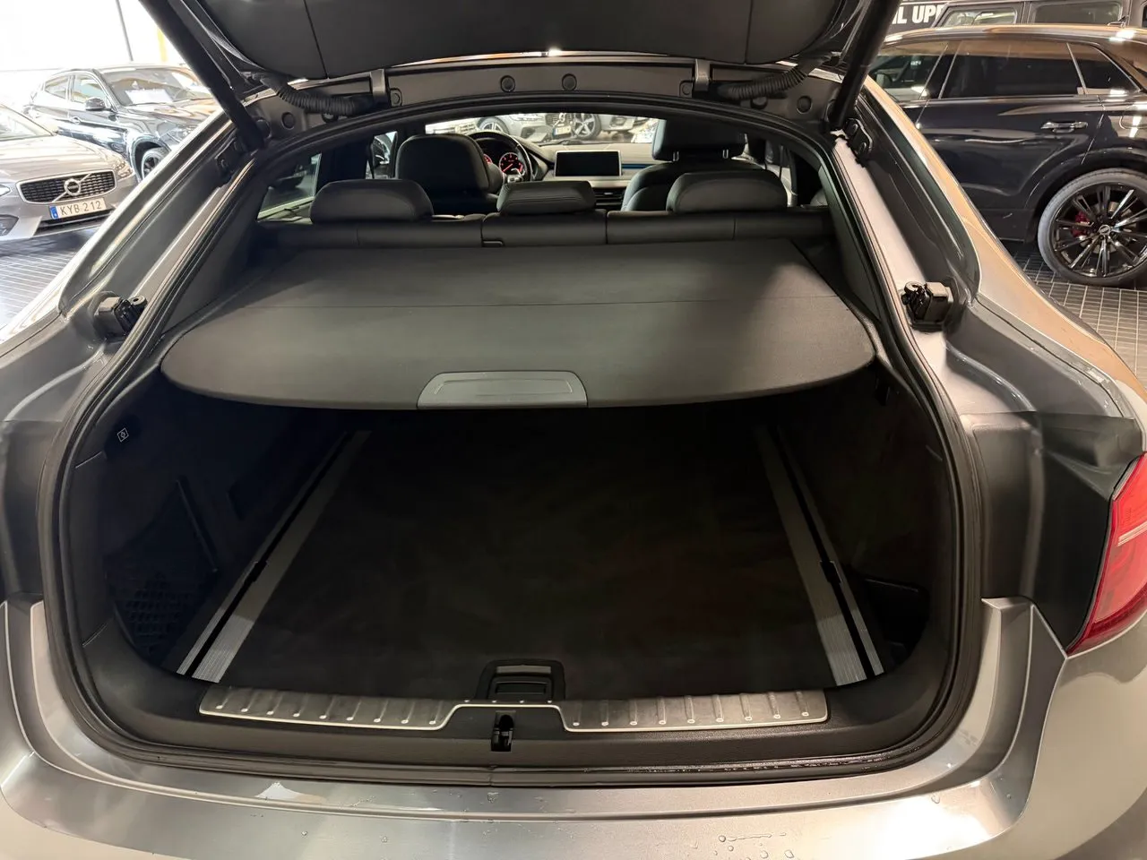 Vehicle image 21