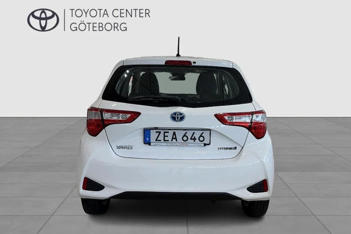 Vehicle image 5