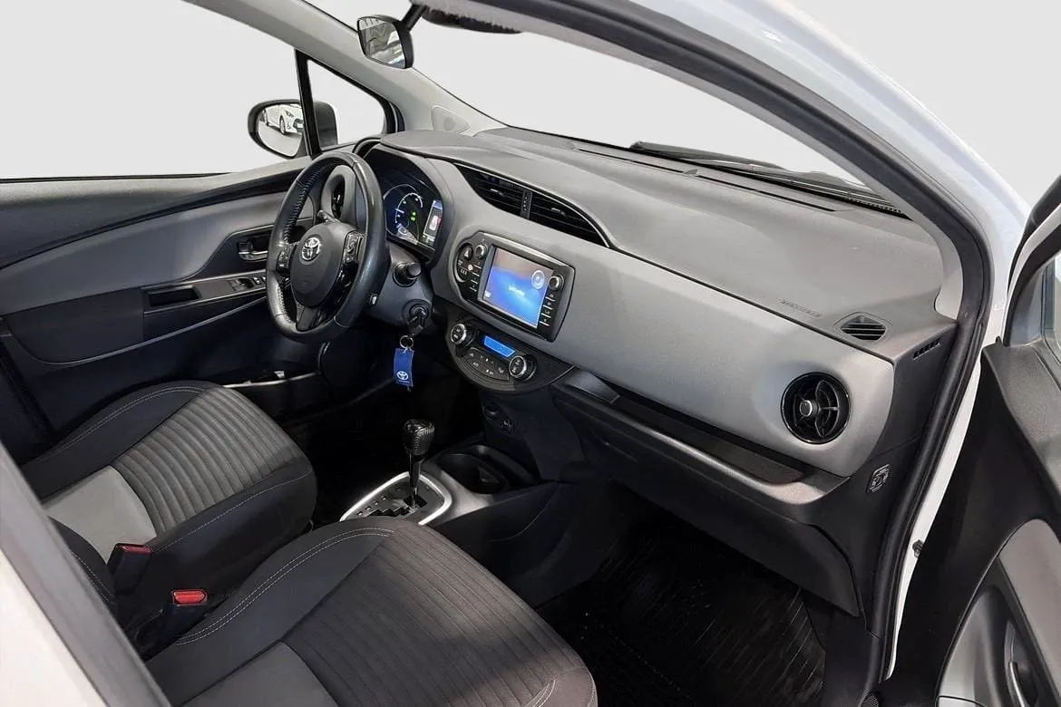 Vehicle image 7