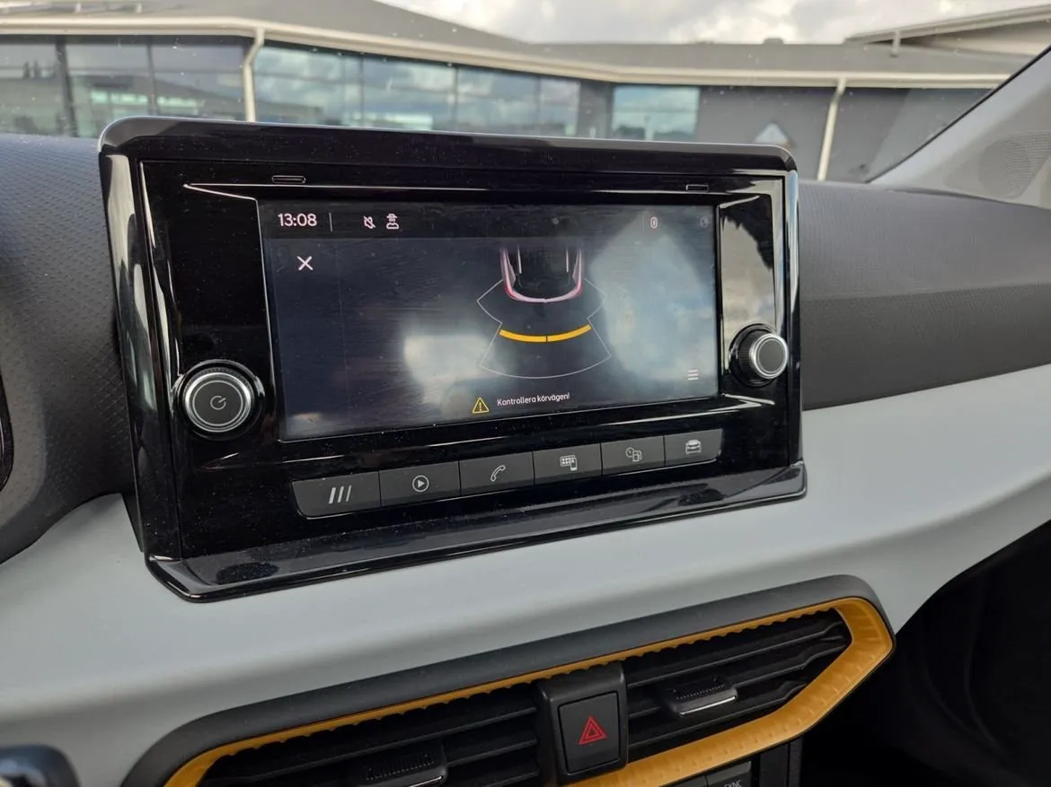 Vehicle image 16