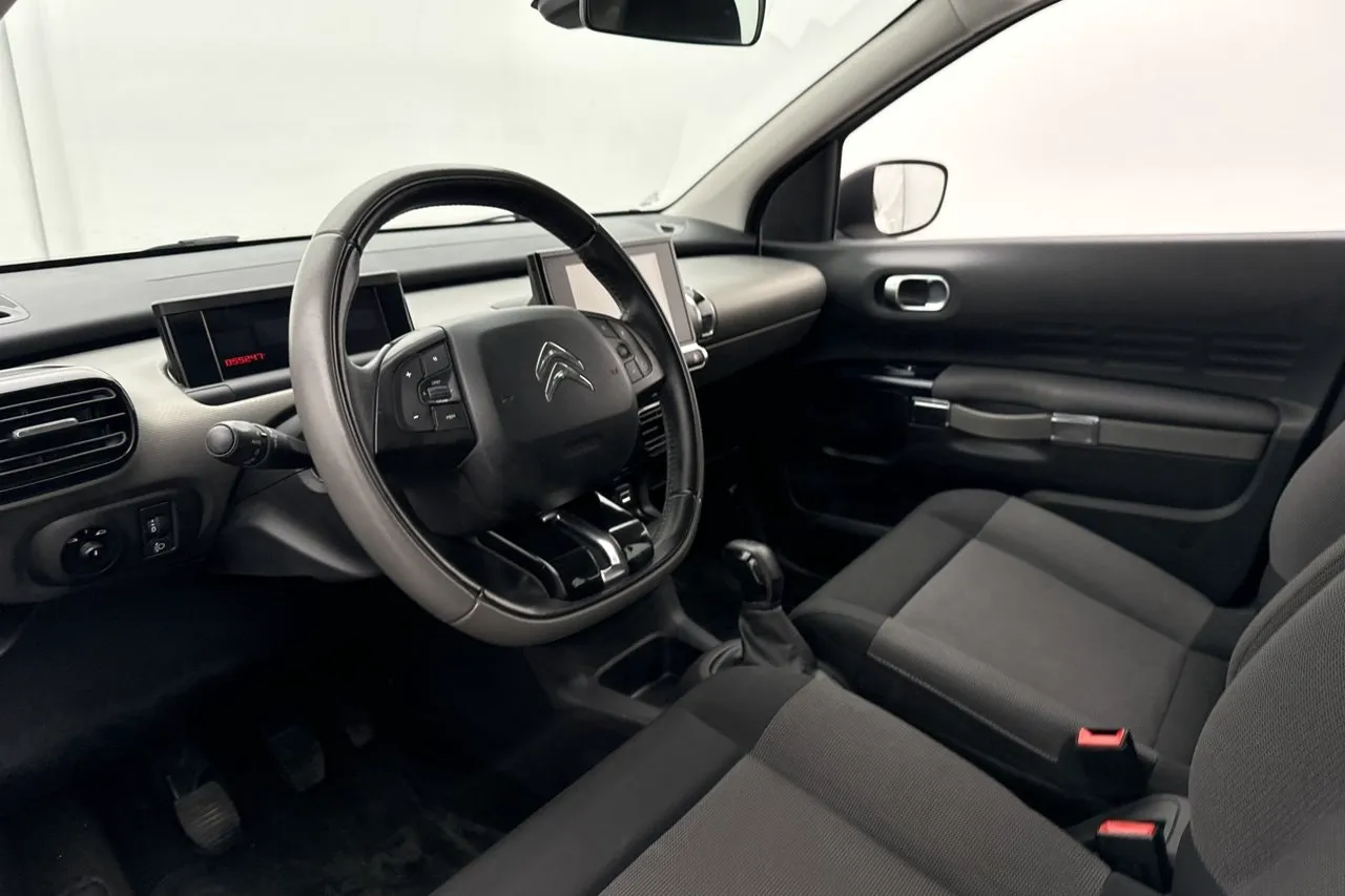 Vehicle image 21