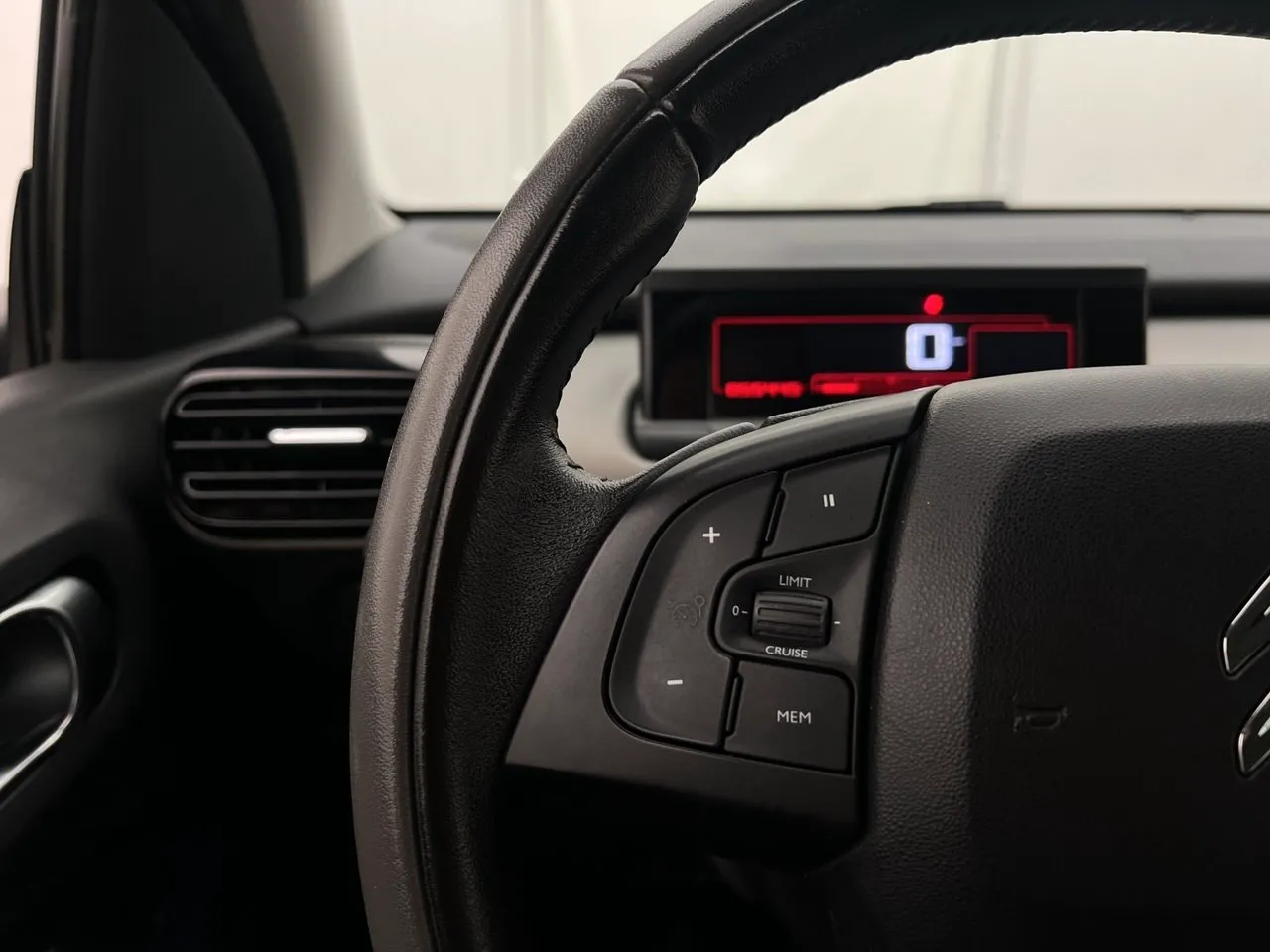 Vehicle image 32