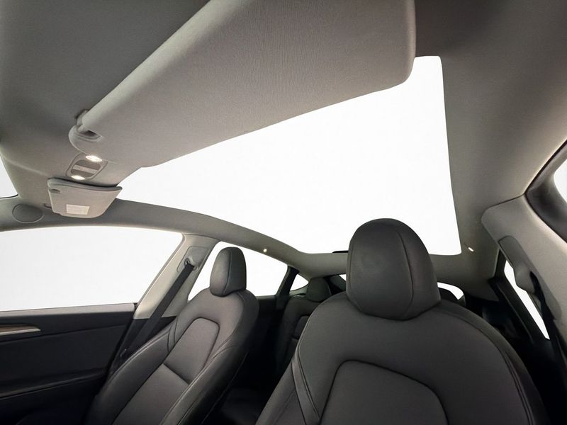 Tesla Model Y bild 19