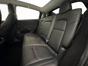 Tesla Model Y bild 18