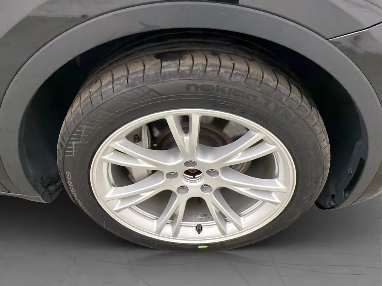 Vehicle image 32
