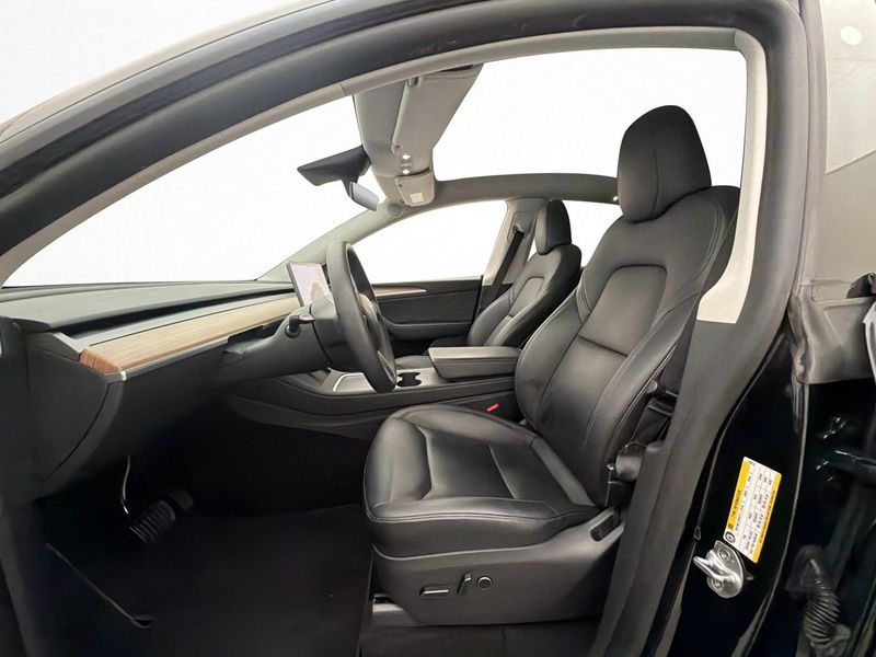 Tesla Model Y bild 13