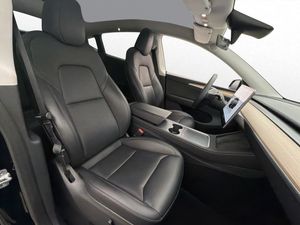 Tesla Model Y bild 16