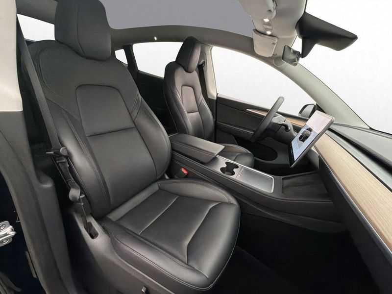 Tesla Model Y bild 16