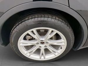 Tesla Model Y bild 32