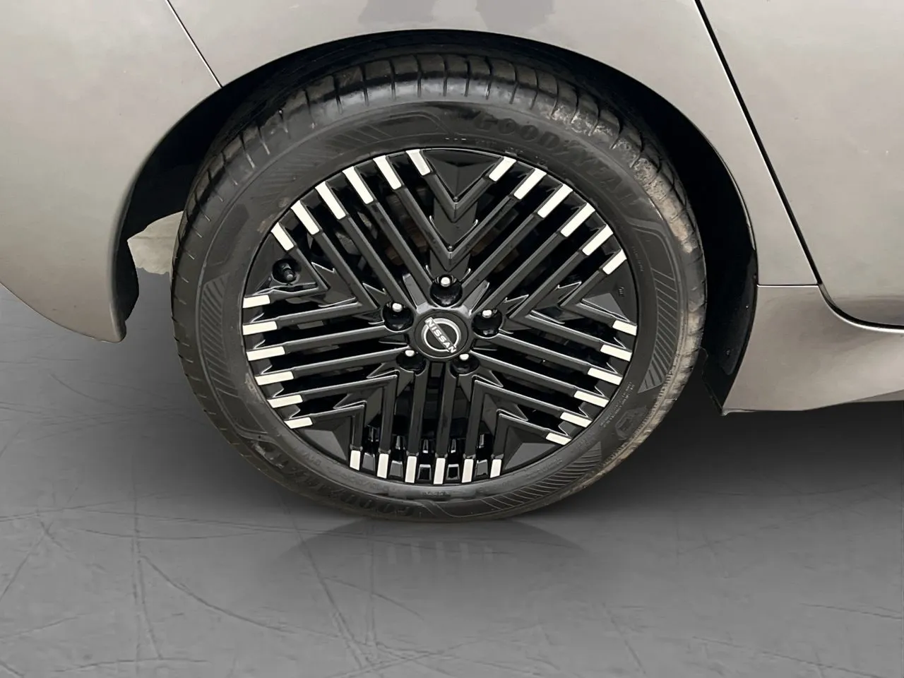 Vehicle image 32